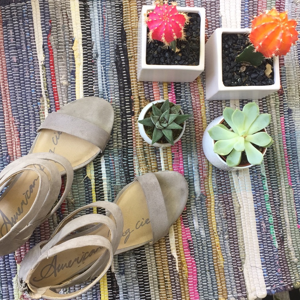gray sadals